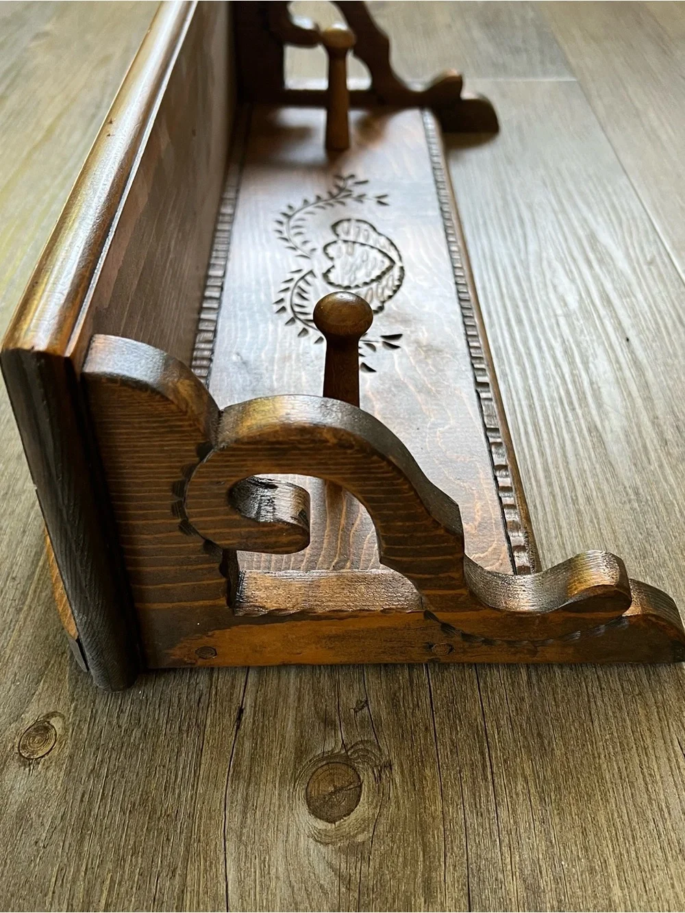 Wooden Shelf With Hearts And Hanging Pegs, Display, Scroll